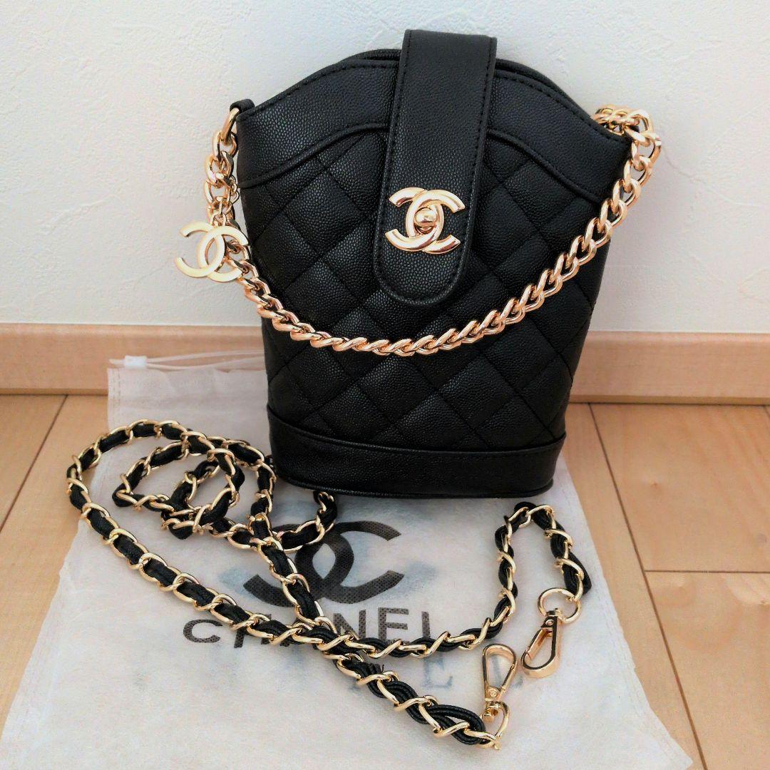 CHANEL ブラックレザーショルダーバッグ　ノベルティ
