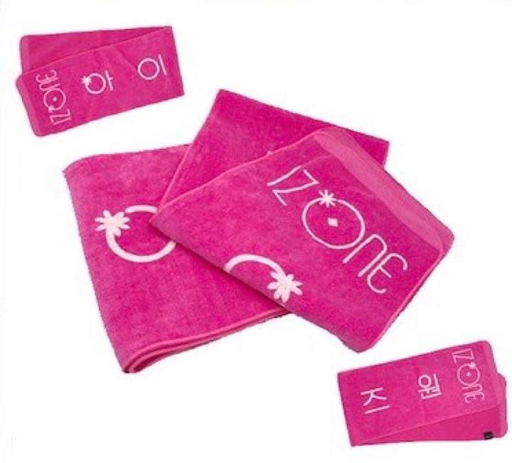 IZ*ONEまとめ売り　ペンライト・ファンクラブ限定マスコット・うちわなど