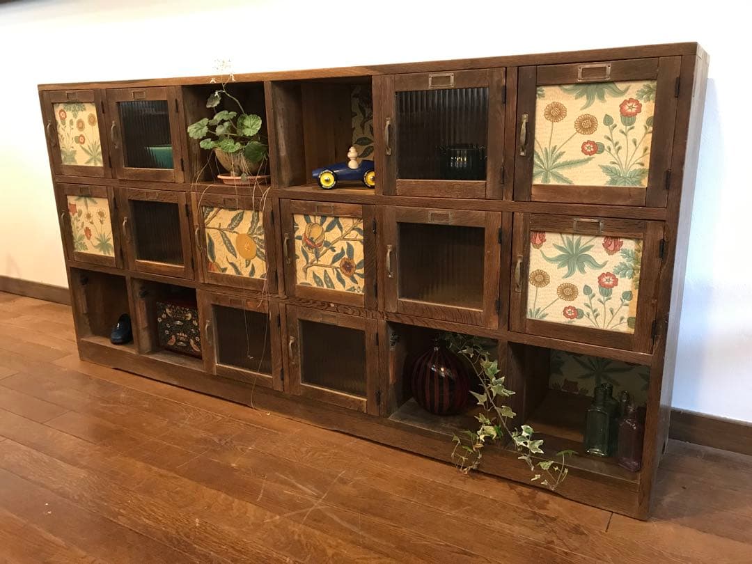 【カエル】レトロ木製キャビネット ウィリアムモリス柄　扉付き