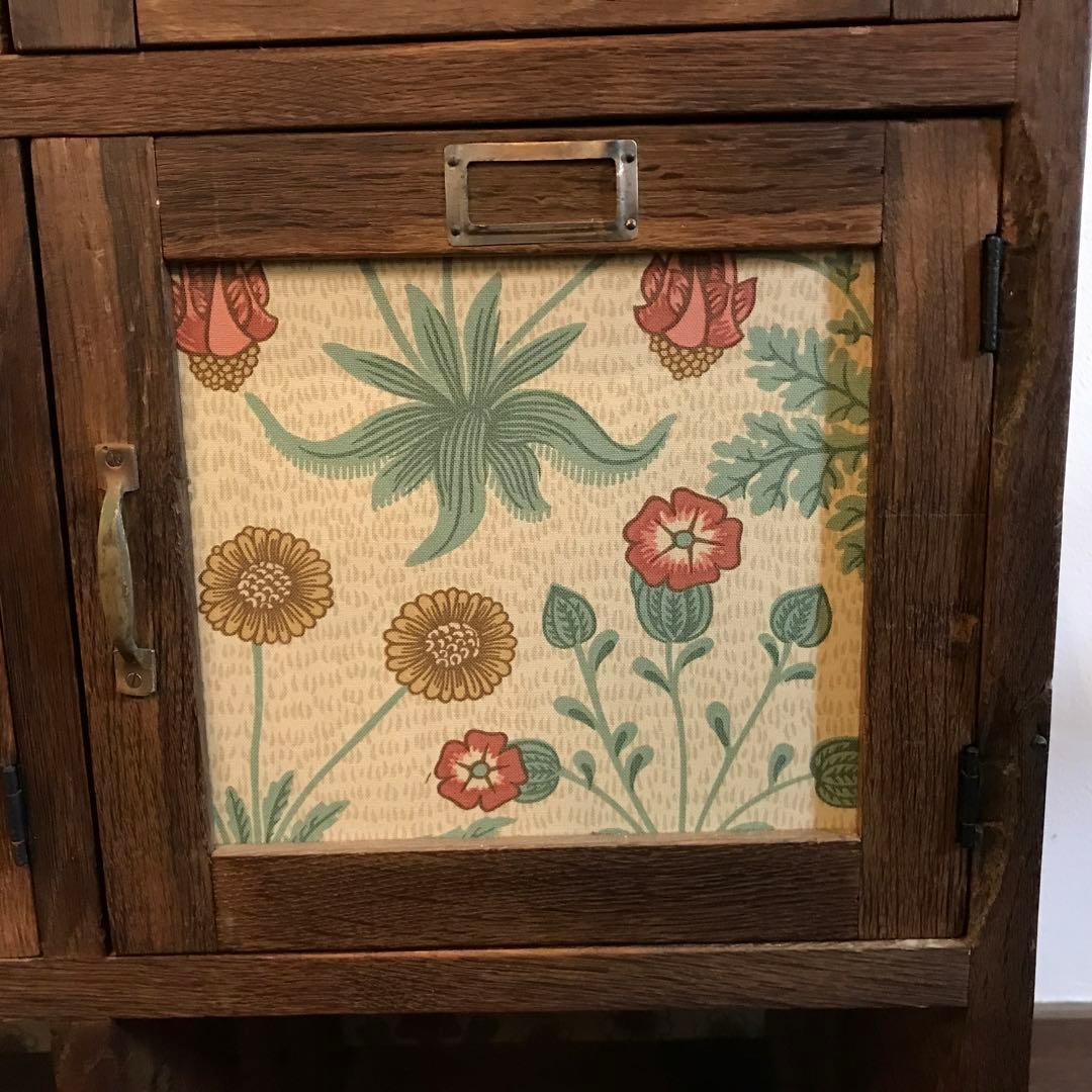 【カエル】レトロ木製キャビネット ウィリアムモリス柄　扉付き