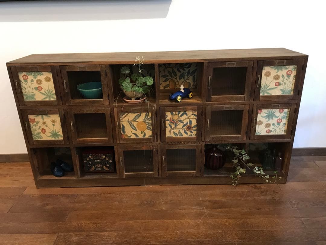 【カエル】レトロ木製キャビネット ウィリアムモリス柄　扉付き