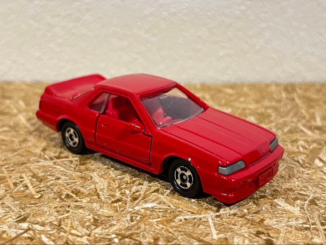 トミカ 日本製 赤箱 20 ニッサン スカイライン GTS 一般輸出仕様