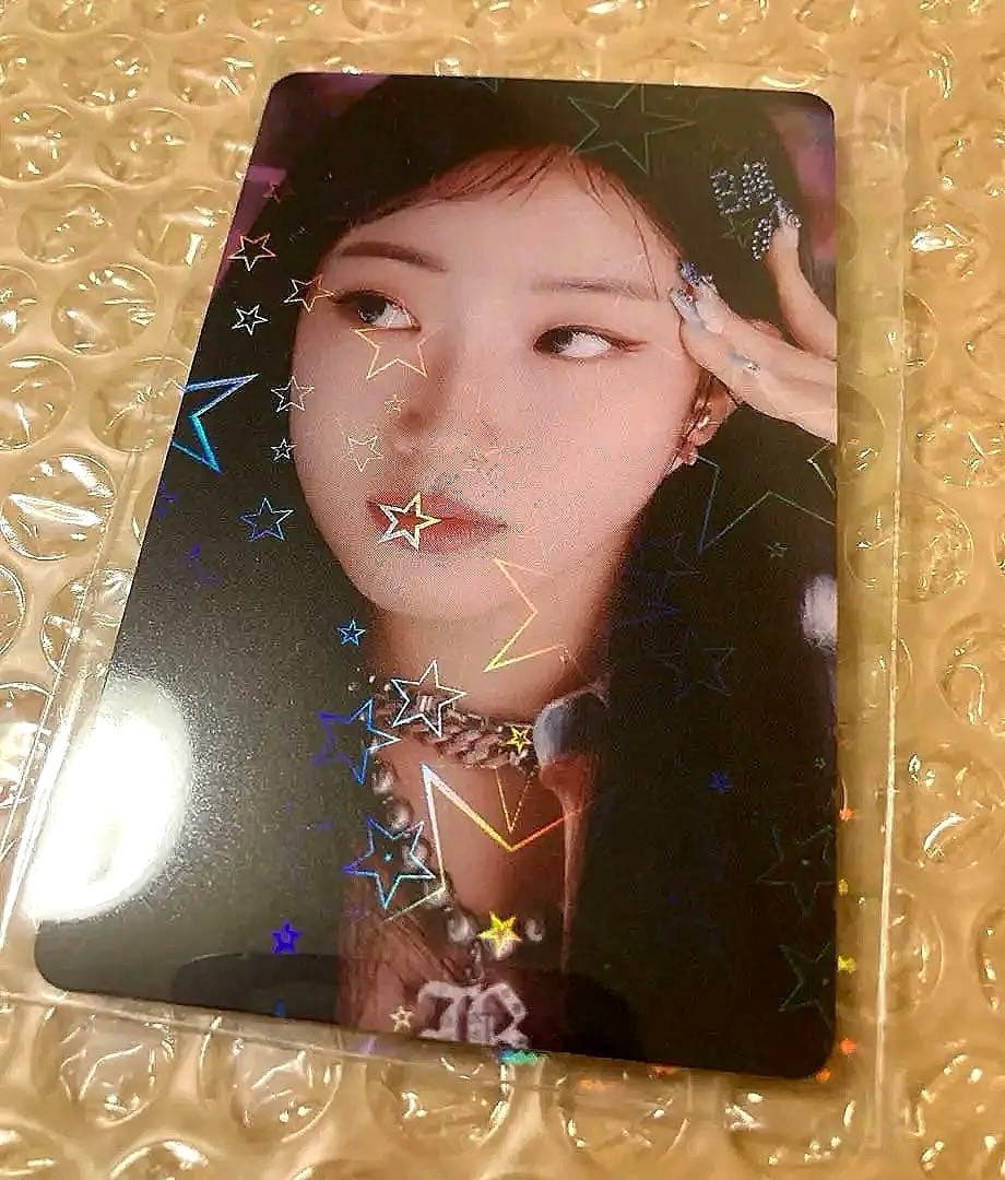 Weverse.限定特典.絵柄◎ホログラム入りレアカード/KAZUHA