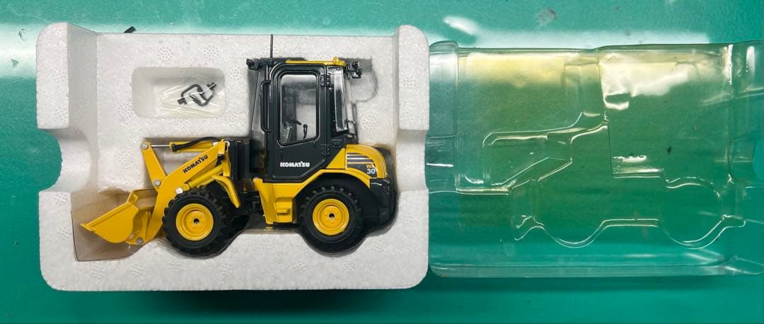 希少 Komatsu WA30 ホイールローダー