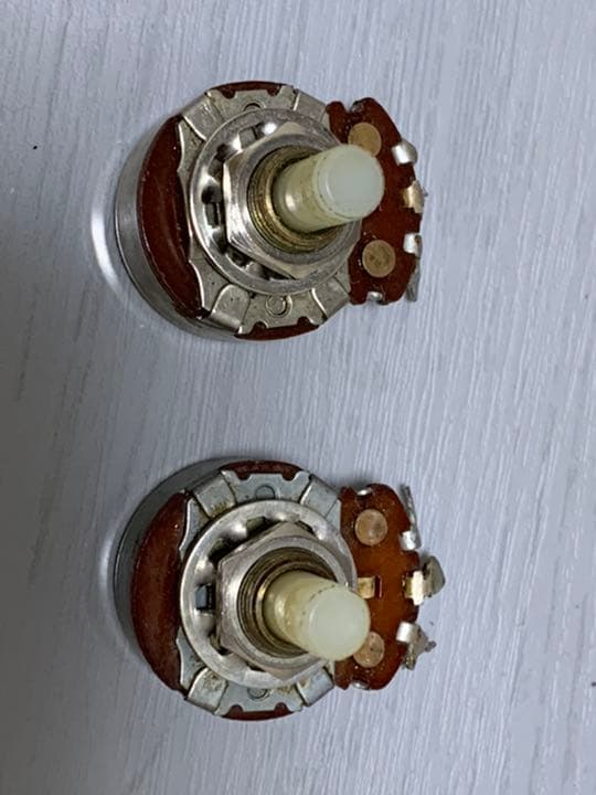 Fender vintage pot 70 年　2個