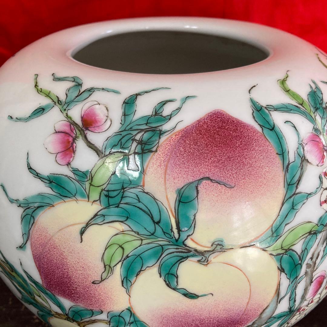 中国　色絵　粉彩　壺　九桃蝙蝠図　大清雍正年製銘