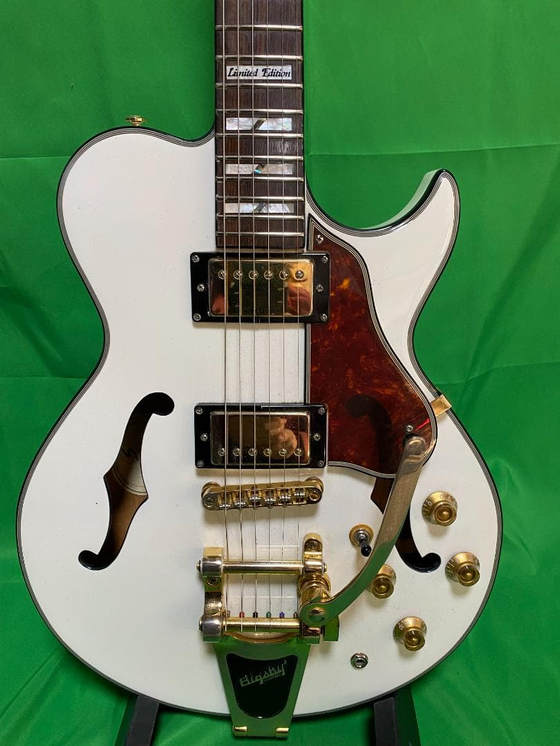 Greg Bennett RL4LTD White　セミアコ