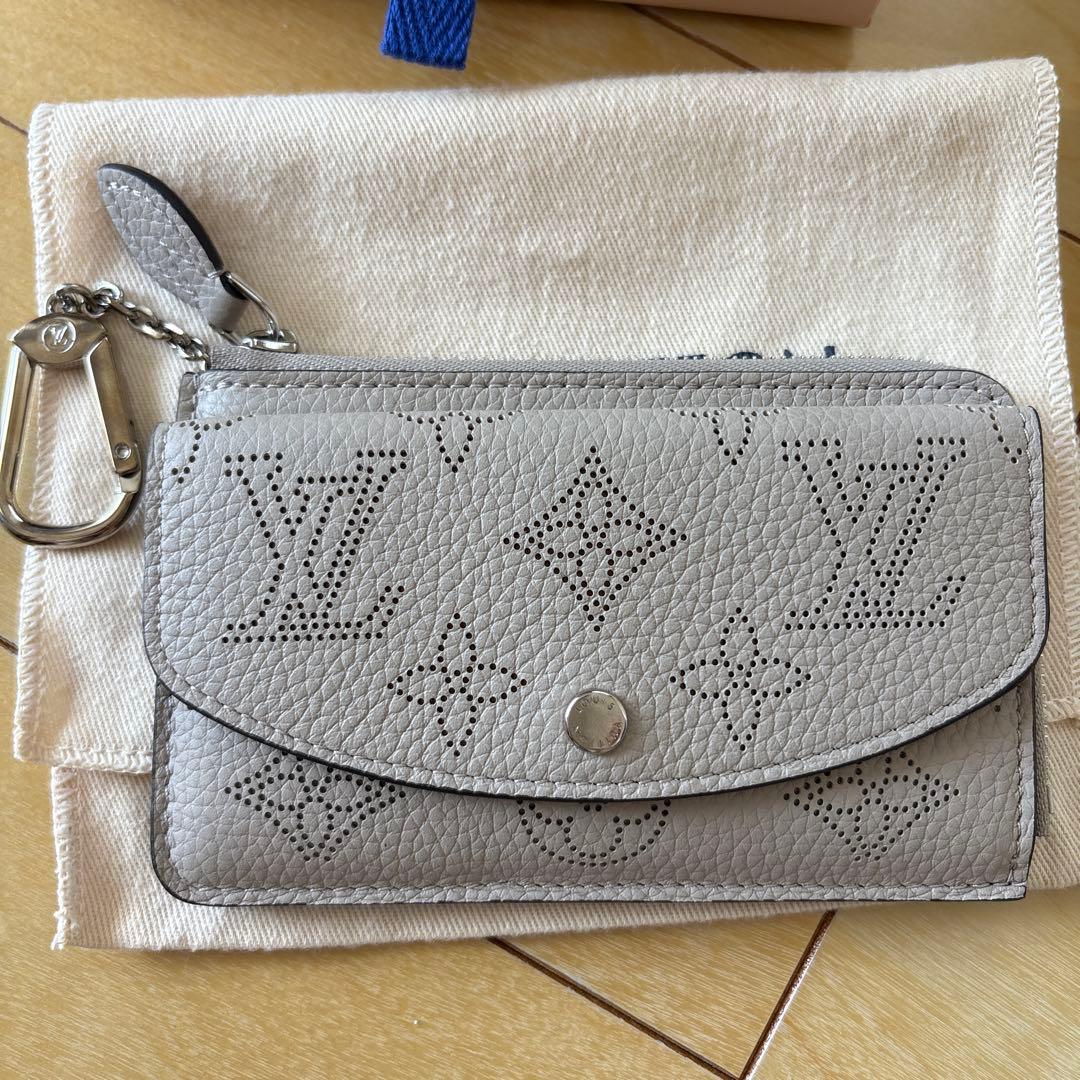 LOUIS VUITTON マヒナ ポルトカルトレクトヴェルソフラグメントケース