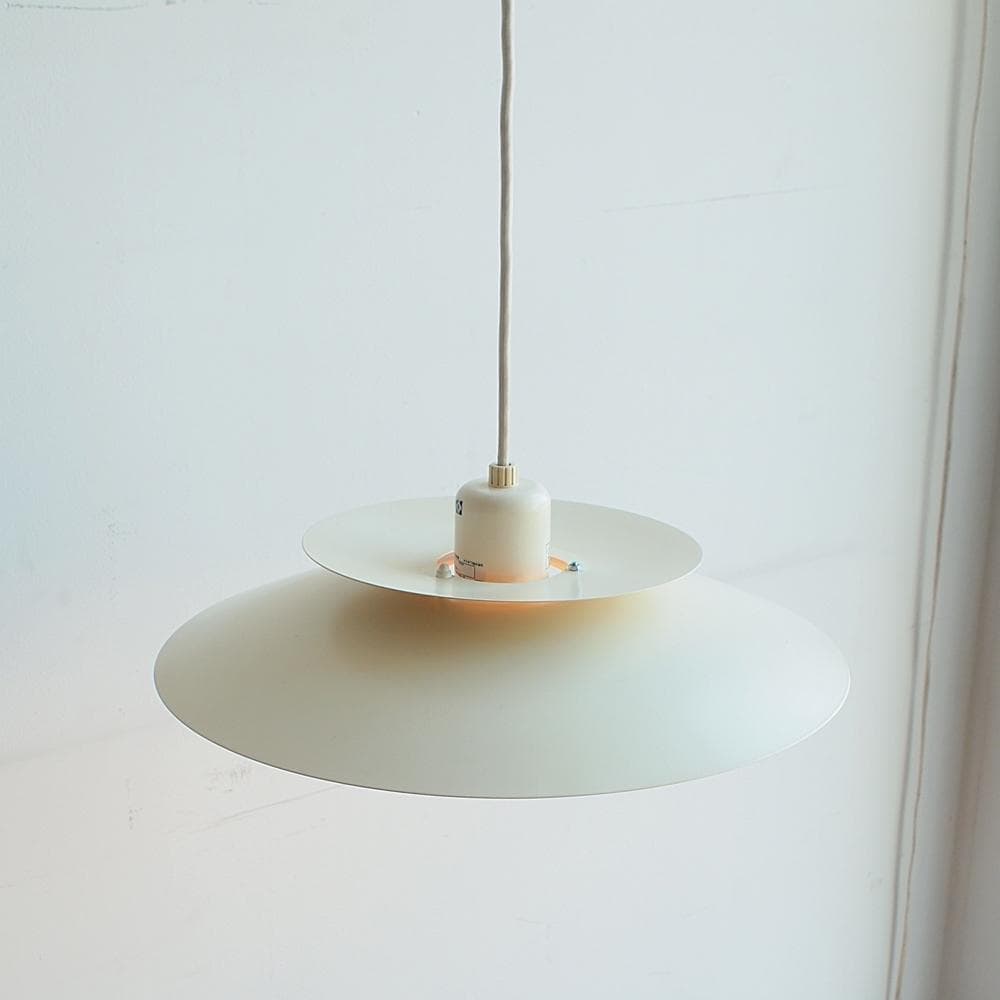 ヤマギワ取扱い デンマーク Horn ペンダントライト PV058W 照明 北欧