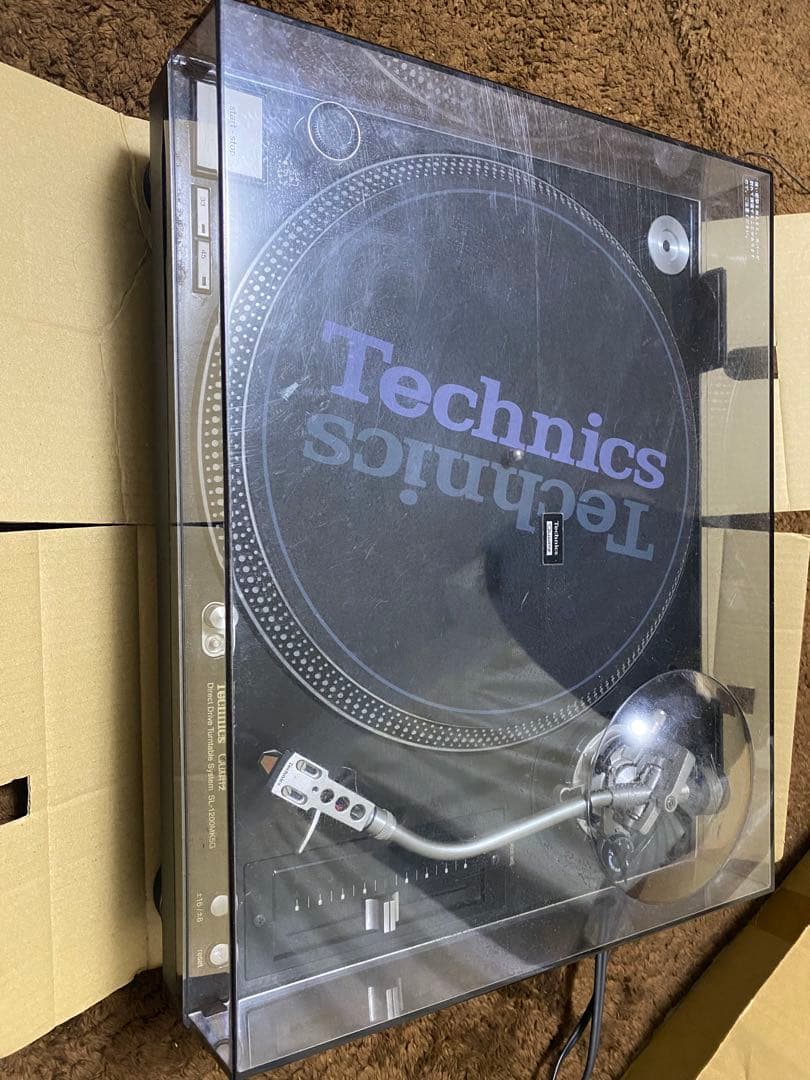 Technics SL-1200 ターンテーブル