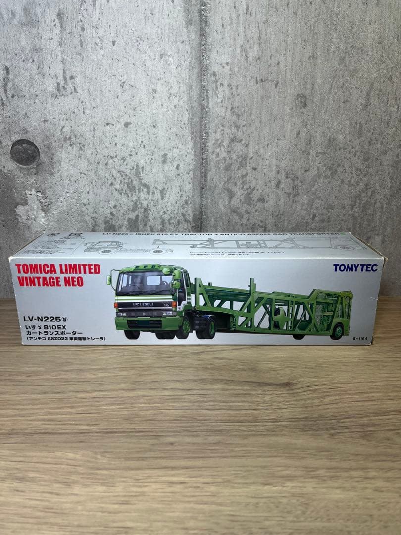 トミカリミテッドヴィンテージ「LV-N225a・いすゞカートランスポーター」