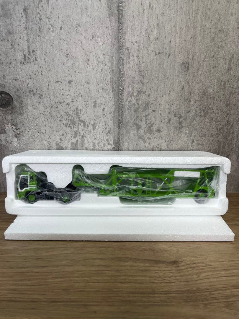 トミカリミテッドヴィンテージ「LV-N225a・いすゞカートランスポーター」