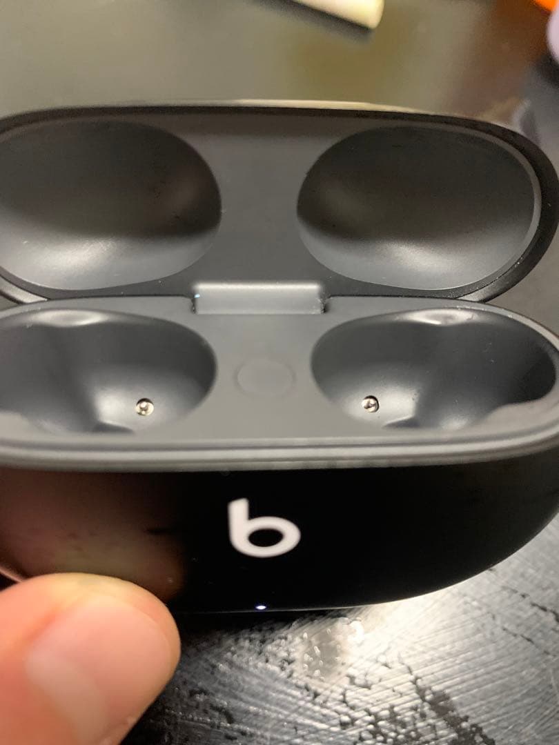 ヘッドホン Beats Studio Buds