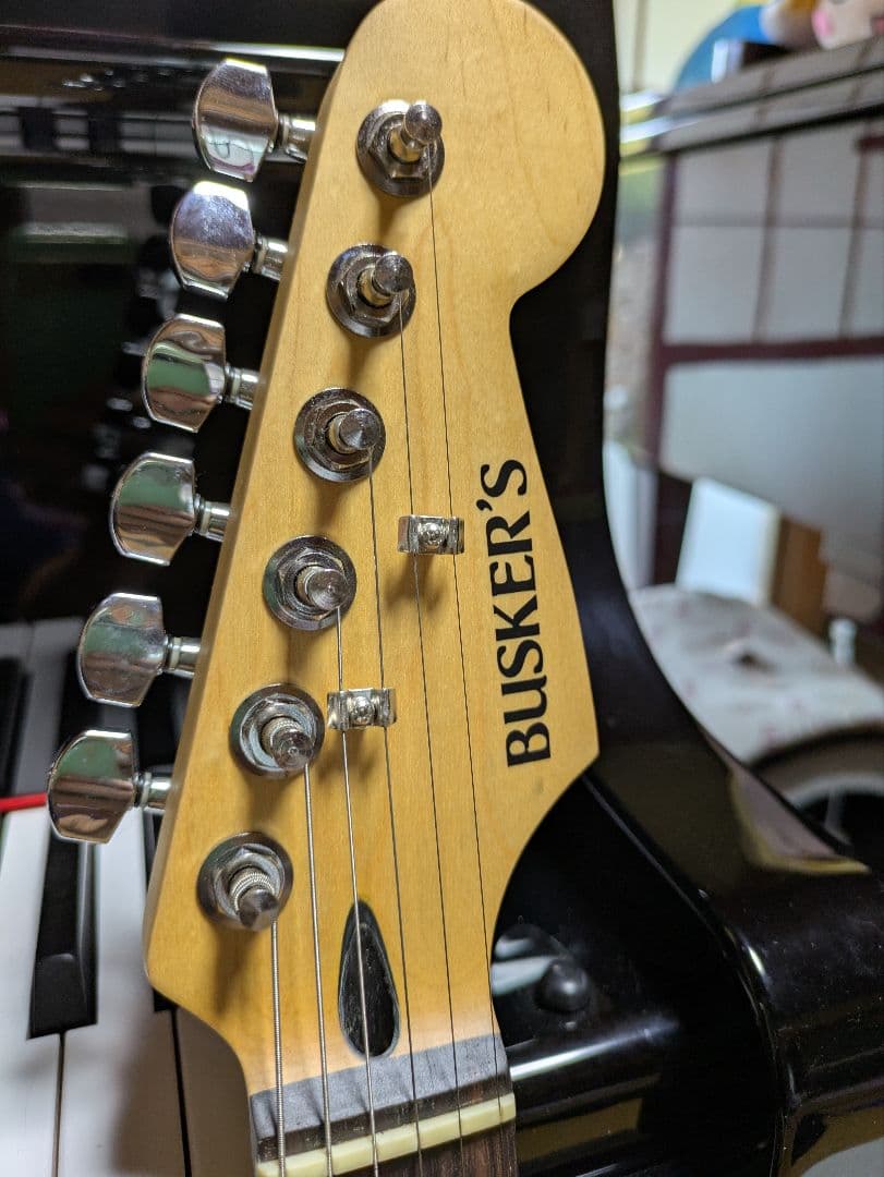 バスカーズ　エレキギター 　レッド　ちいかわピック　BUSKER'S