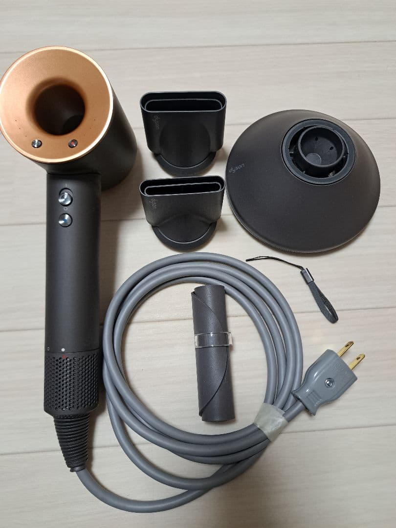 ダイソン ドライヤー HD03　Dyson