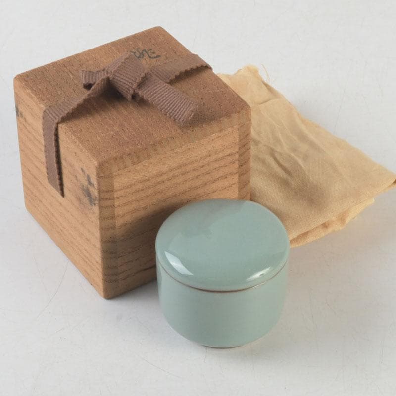 茶道具　諏訪蘇山作　青磁　桃　香合　堀内宗完（兼中斎）極め箱　V　9696