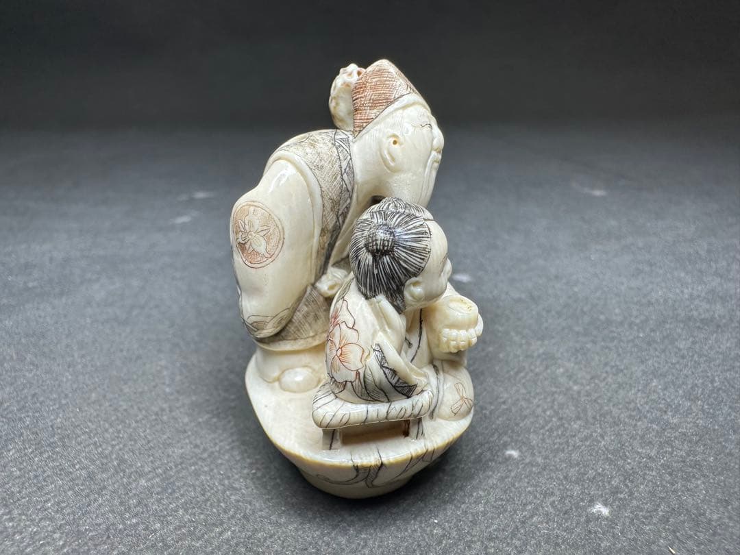極上　根付　天然素材　アンティーク　骨董　飾り物　古美術　置物　細密細工　彫刻