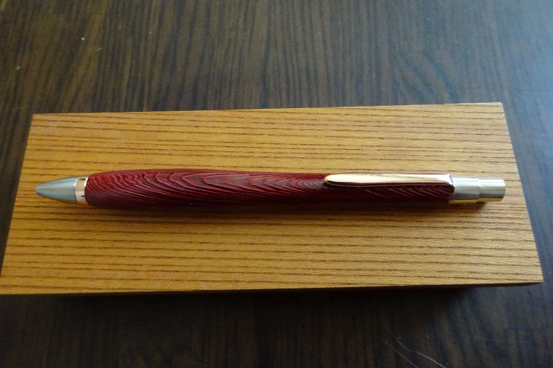 ウッドペンクラフト P01ボールペン　屋久杉・浮造り国産漆「紅燐」