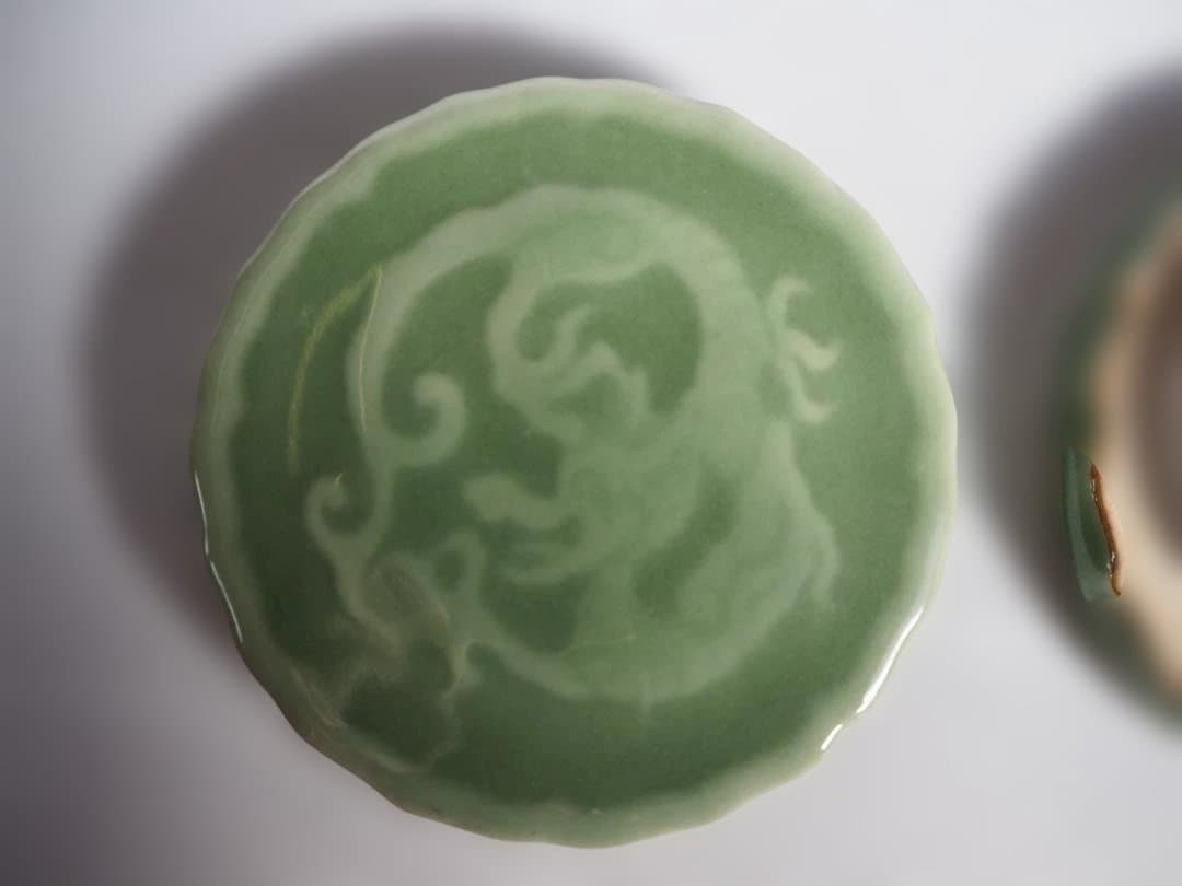 3代伊東陶山『青磁龍鏡香合』（共箱）