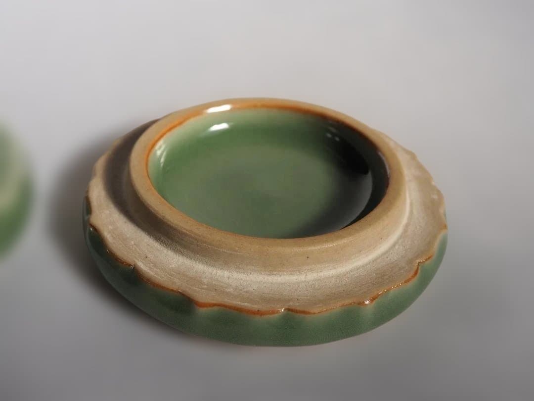 3代伊東陶山『青磁龍鏡香合』（共箱）