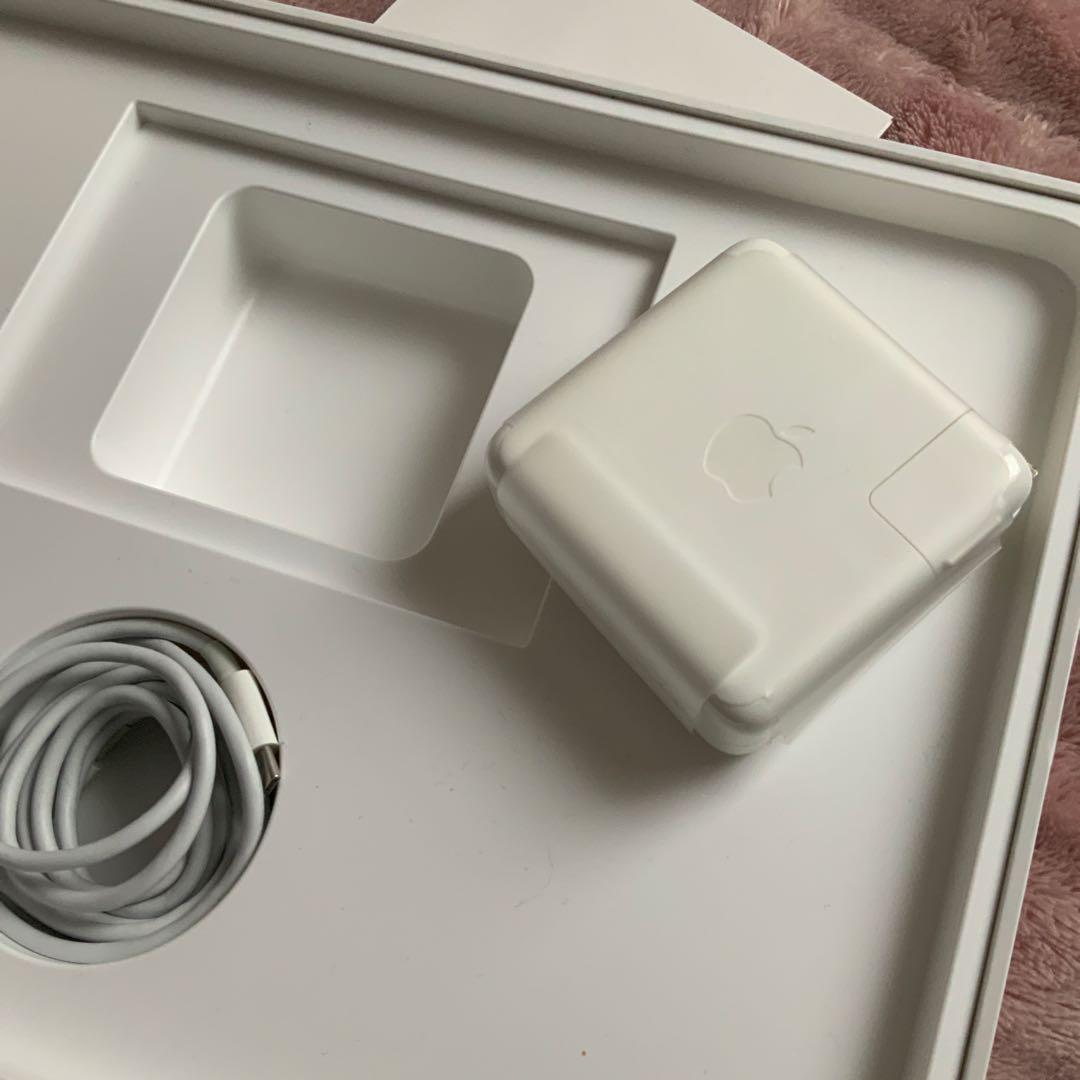 MacBook シルバー 充電ケーブル付き