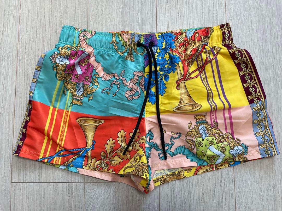 【美品】VERSACE ヴェルサーチェ 総柄 スイムショーツ 水着 S〜M相当
