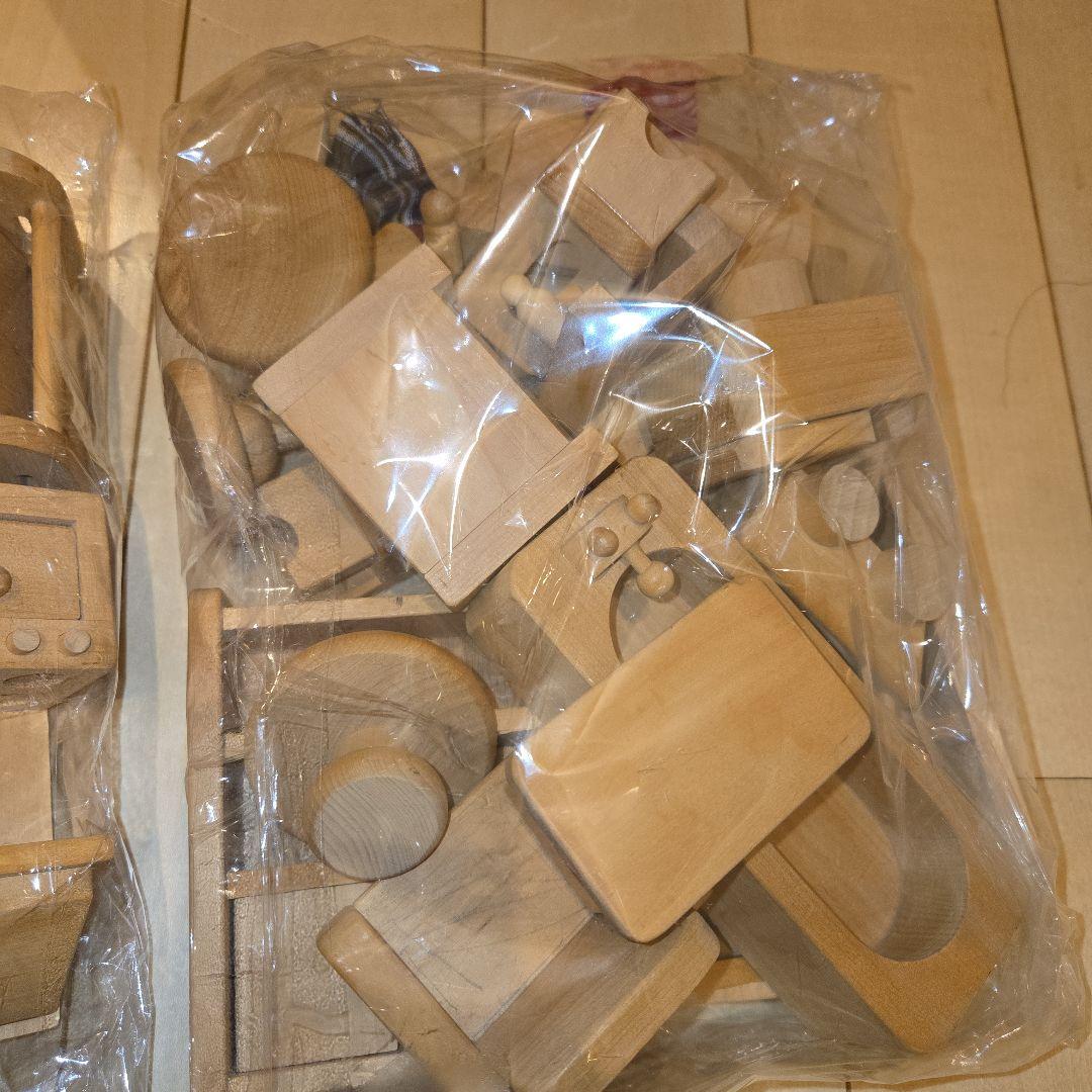 【廃盤】ボーネルンド　ドールハウス　人形　家具一式セット付き