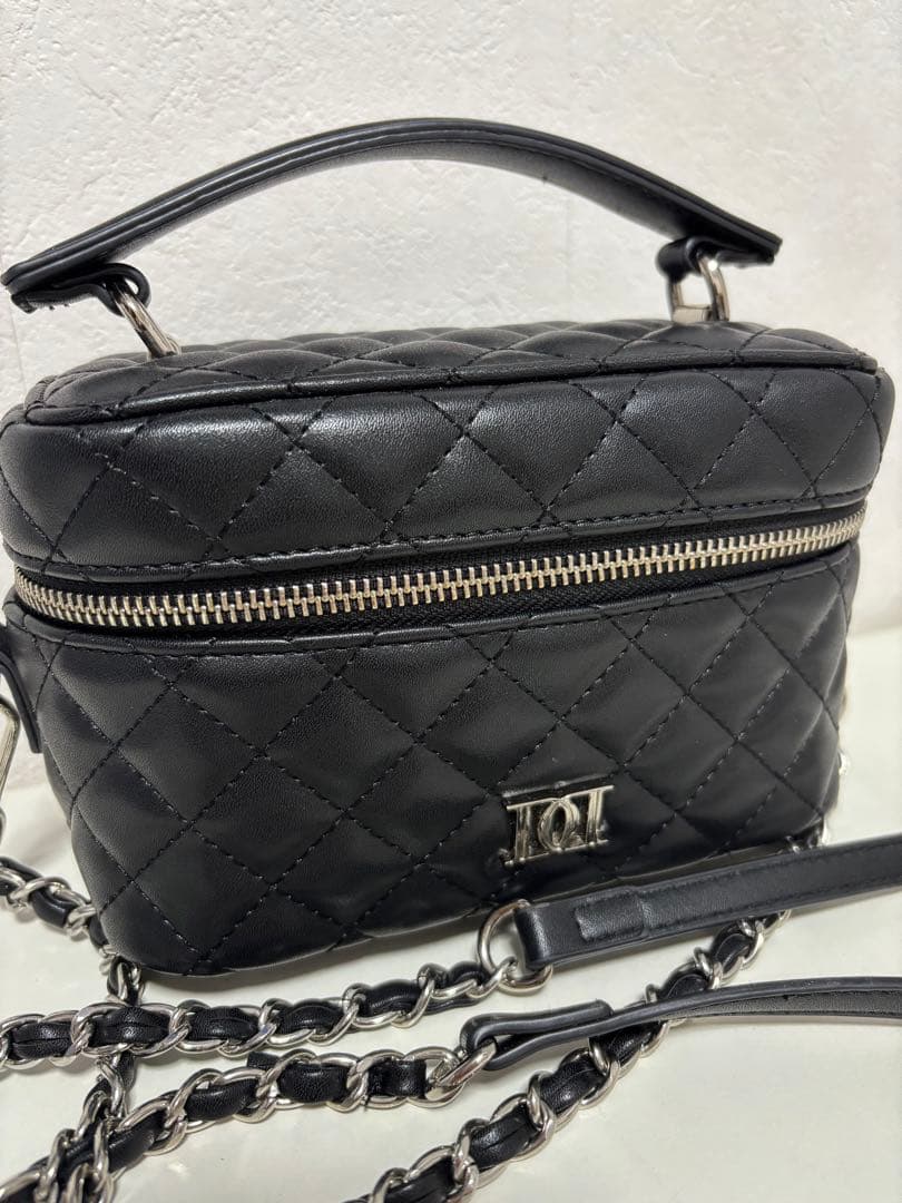 Darich ダーリッチ　キルティングショルダーミニバッグ ブラック　ロゴ