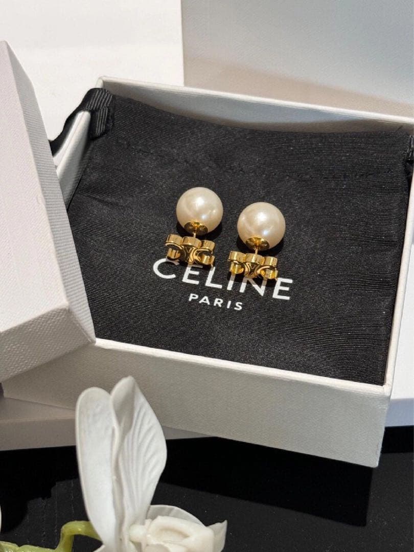 CELINE パールモチーフ ゴールドカラー ピアス