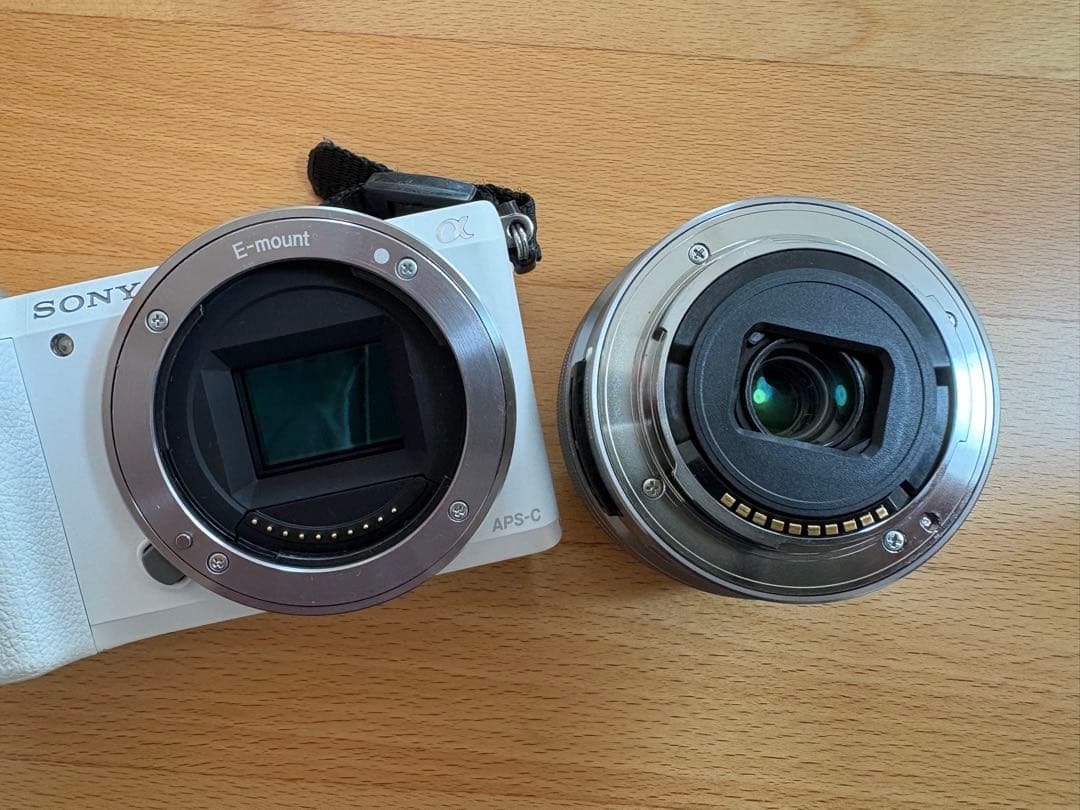 SONY ミラーレス一眼カメラ ホワイト α5100 望遠レンズ付き