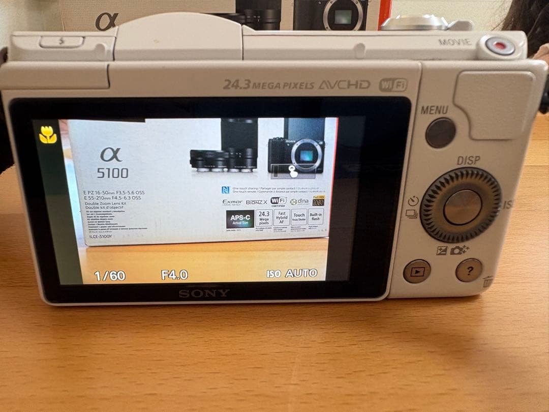 SONY ミラーレス一眼カメラ ホワイト α5100 望遠レンズ付き