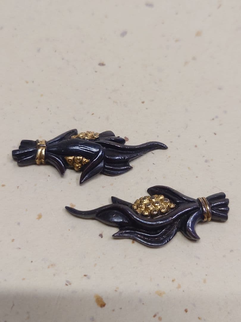 目貫、赤銅地、植物図