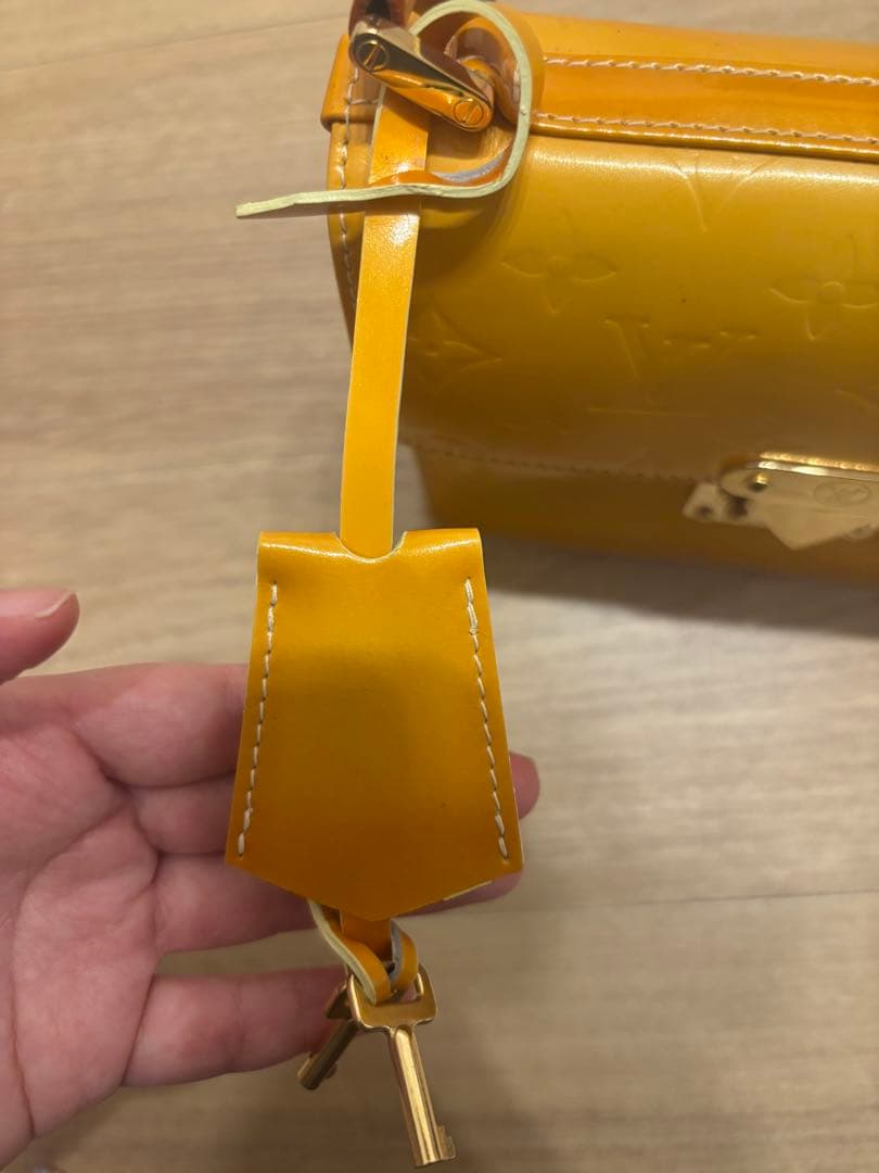 Louis Vuitton イエロー ハンドバッグ