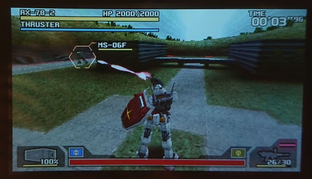 美品 ドコモ P906i PINK ピンク ガラケー ガンダム ゲーム 携帯