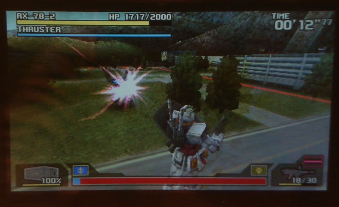 美品 ドコモ P906i PINK ピンク ガラケー ガンダム ゲーム 携帯