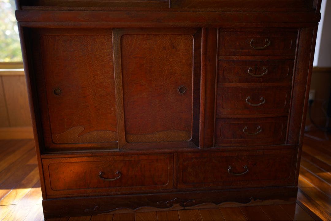 ☆101☆タモ材の玉杢目が美しい茶箪笥