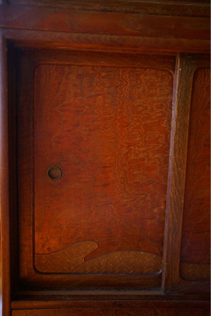 ☆101☆タモ材の玉杢目が美しい茶箪笥