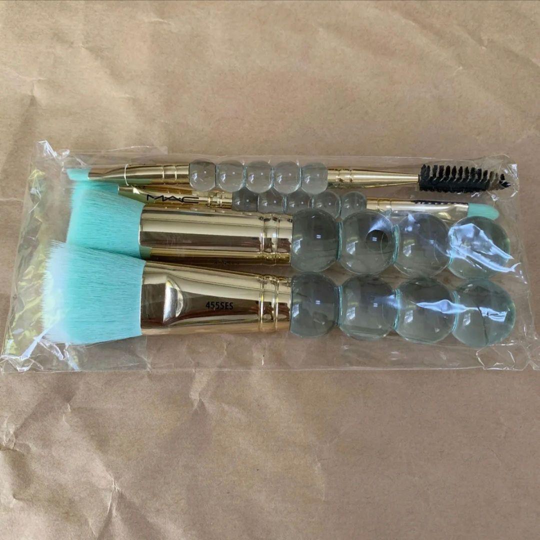 MAC マック　ブラシウィズフェイト　ブラシエッセンシャルキット　メイクブラシ