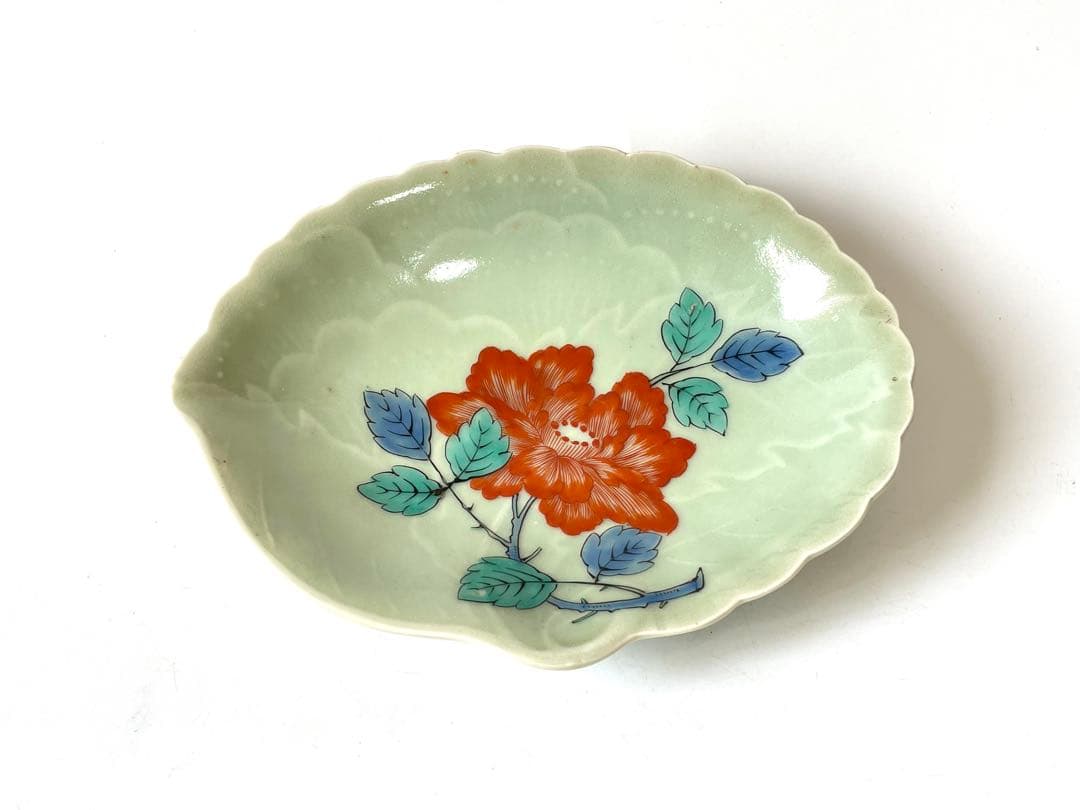 骨董　アンティーク　柿右衛門青磁色絵牡丹文変形皿　向付　皿　柿右衛門