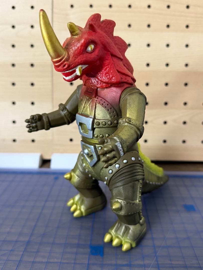 パチ 怪獣 ソフビ　メガゾラン