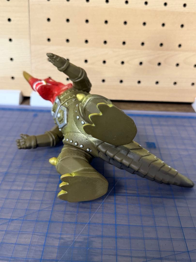 パチ 怪獣 ソフビ　メガゾラン