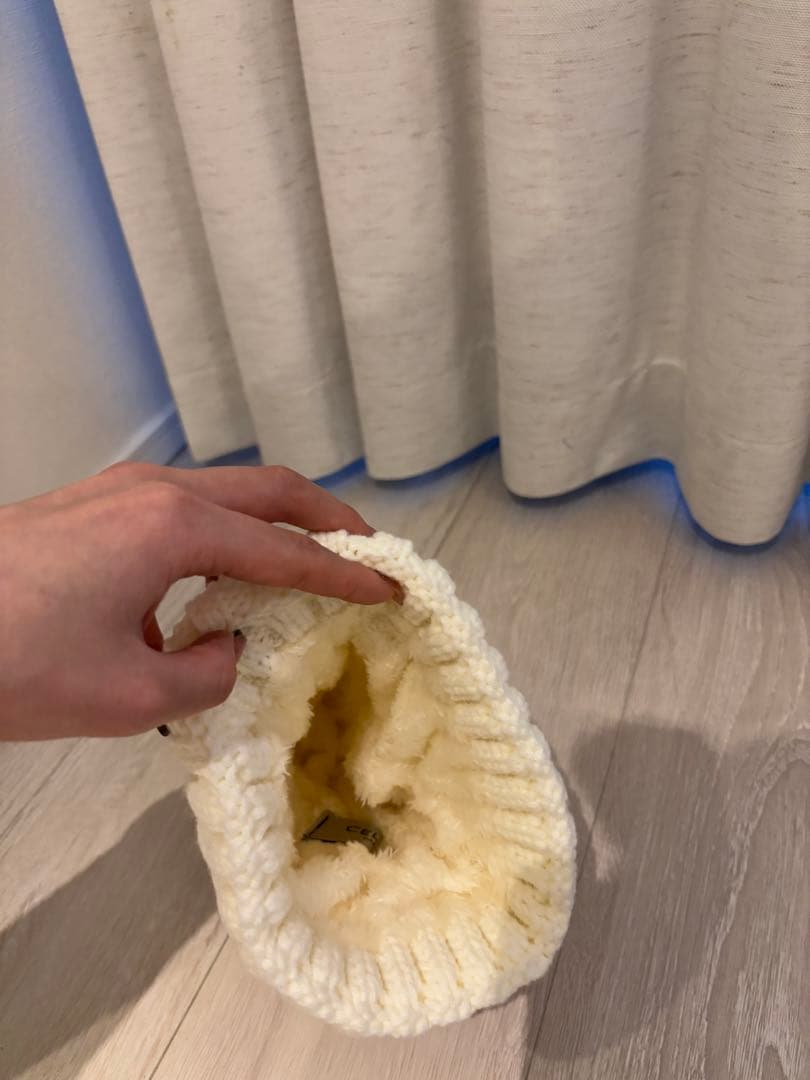 CELINE アイボリー ポンポン付きニット帽