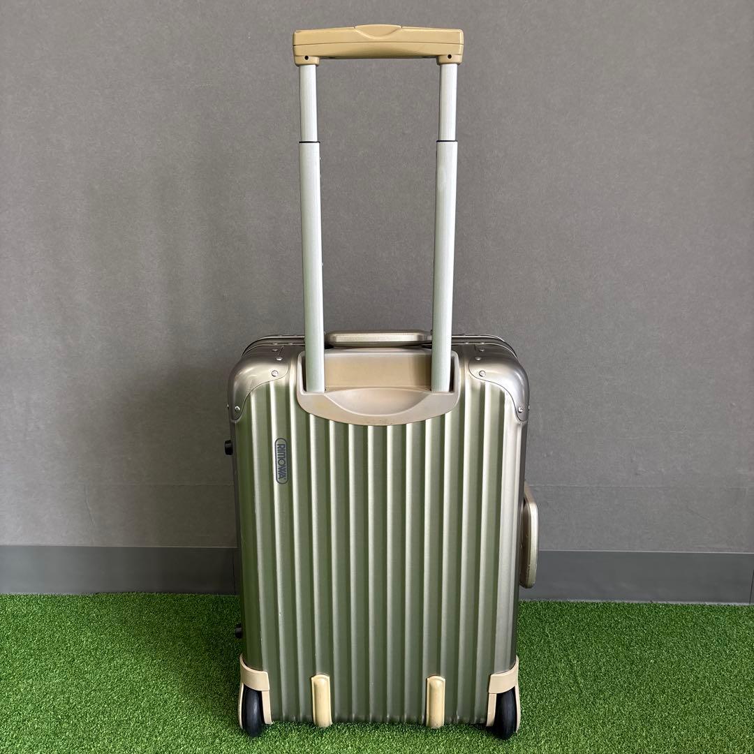 リモワ トパーズチタニウム（2輪）機内持ち込み35L