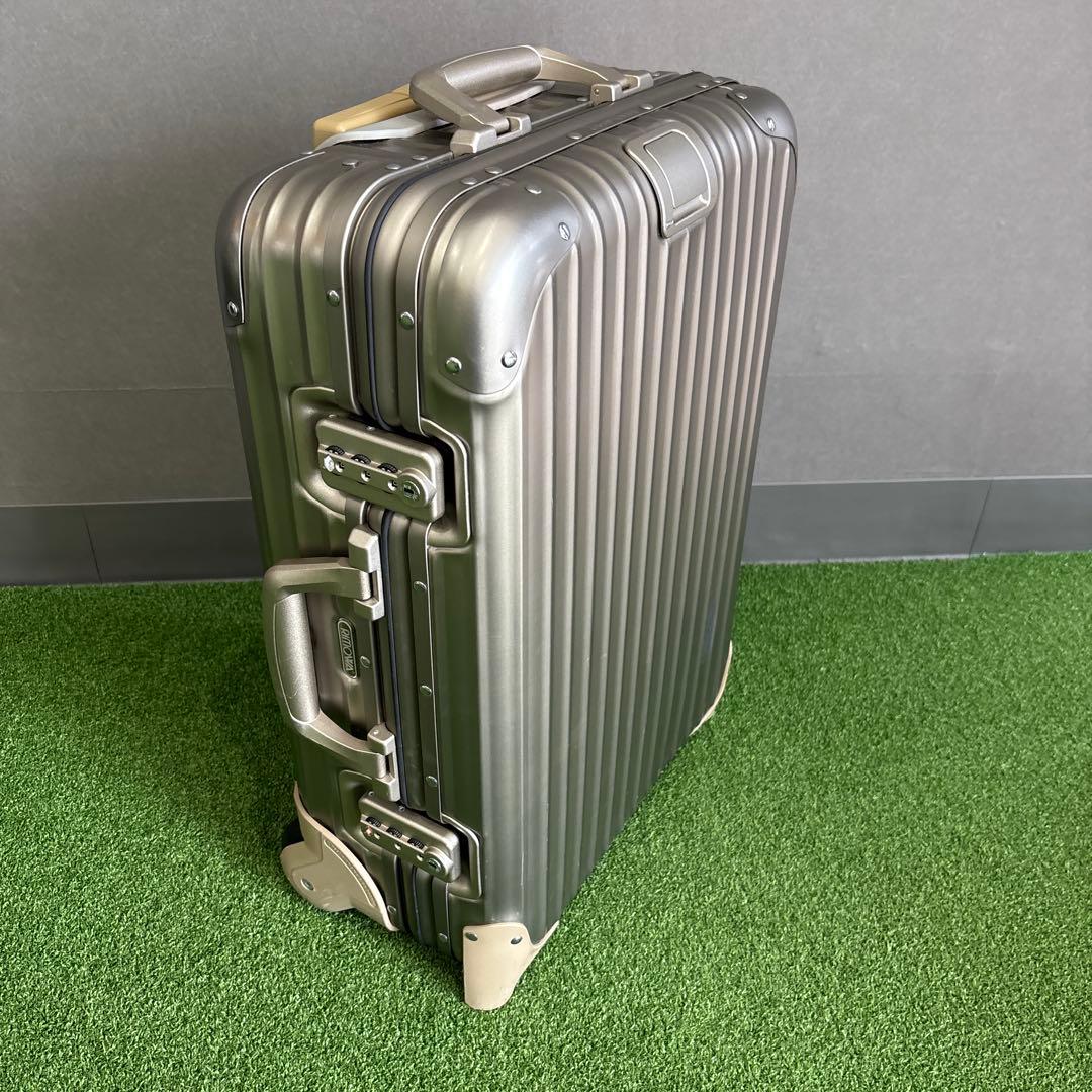 リモワ トパーズチタニウム（2輪）機内持ち込み35L