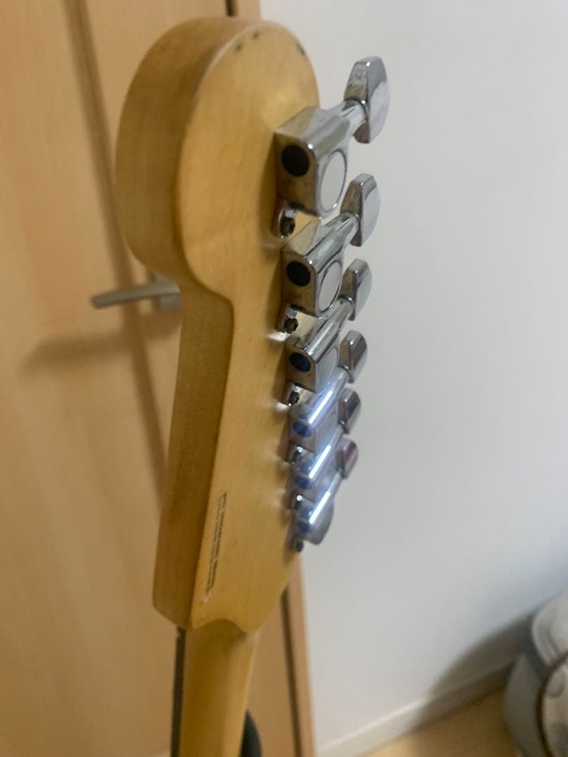 フェンダー風ストラトキャスタータイプのエレキギター