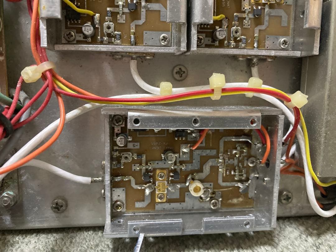 2400MHzアンテナ直下型リニアアンプ（ジャンク）