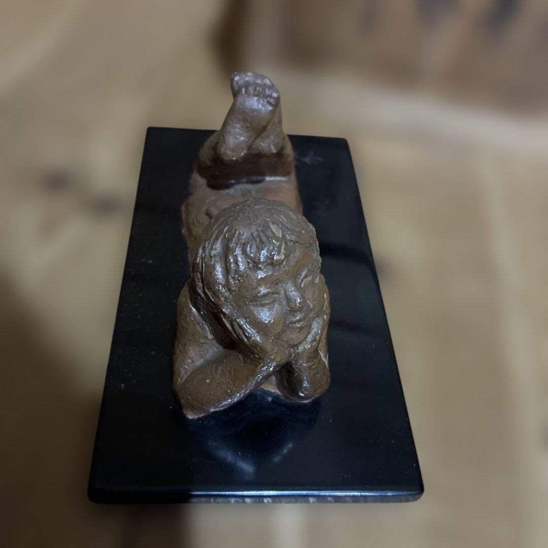 彫刻家 上條俊介作 ブロンズ製　ものぐさ太 郎像 漆板