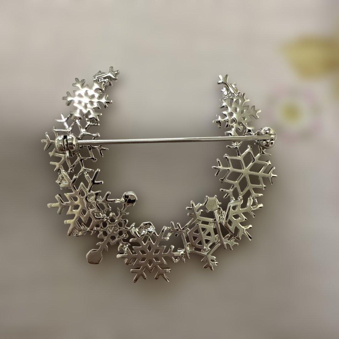 【ほぼ新品】ヴァンドームブティック　雪の結晶ブローチ