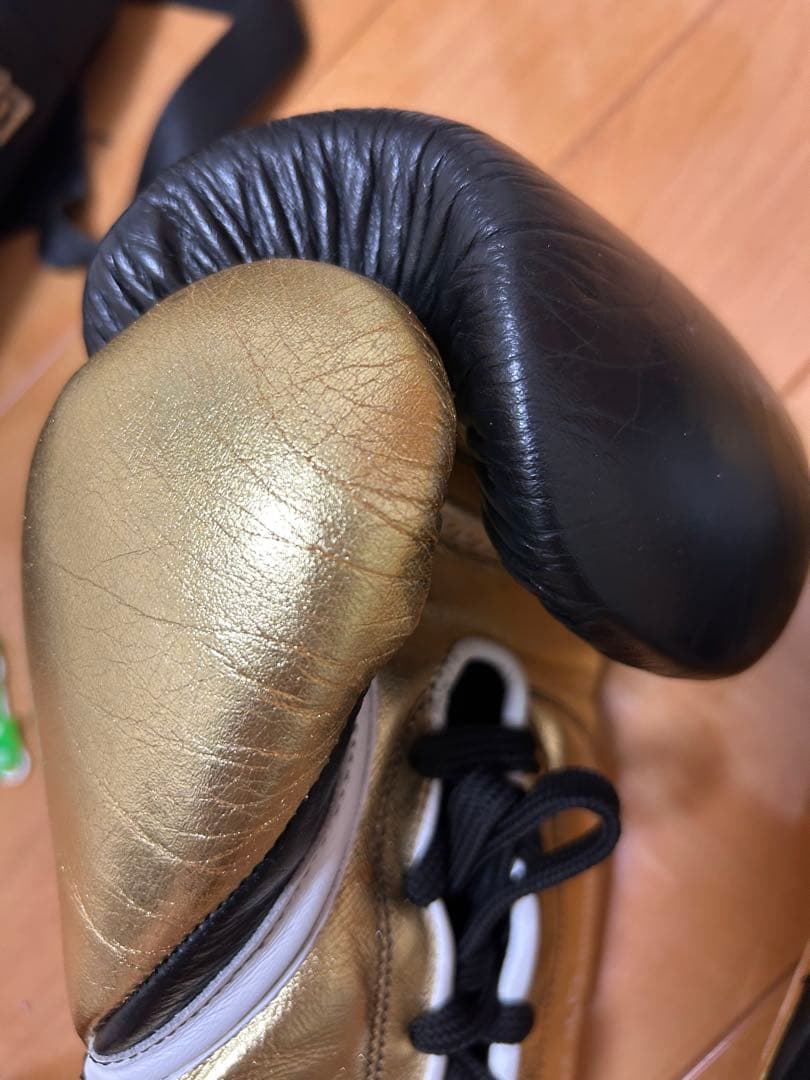 Everlast ボクシンググローブ 8oz ゴールド/ブラック