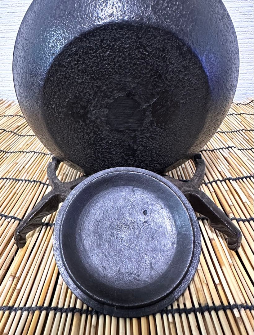 未使用品、供箱付　南部藤枝工房　藤枝 昌行作　１２型アラレ　南部鉄瓶　南部鉄器